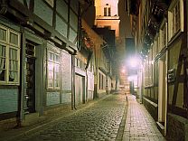 Kalandgasse in Celle bei Nacht Foto: TourismusMarketing Niedersachsen / Tourismus Region Celle