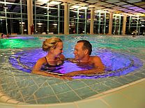 Lichtkonzept im Vitalbecken - Foto �  BBM/image-foto.de