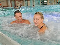 Sprudelliegen im Vitalbecken - Foto �  BBM/image-foto.de